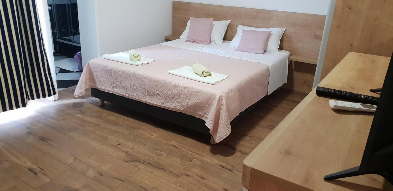 Kuca Pecine Bed & Breakfast Metajna Eksteriør bilde